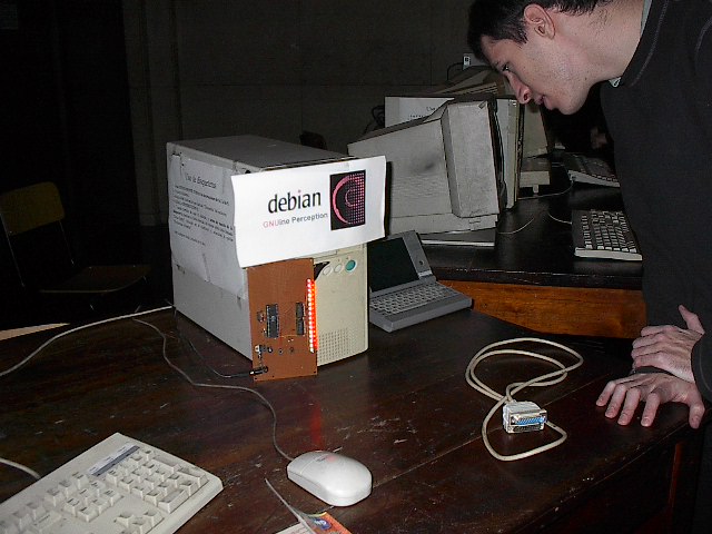 i003  Debian  Leds